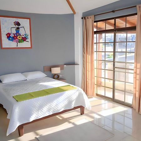 Hotel Manta Beach Madrigal 外观 照片