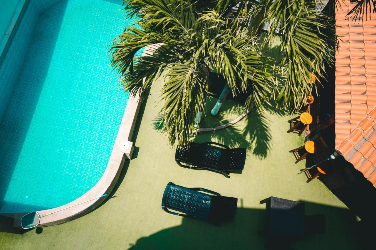 Hotel Manta Beach Madrigal 外观 照片