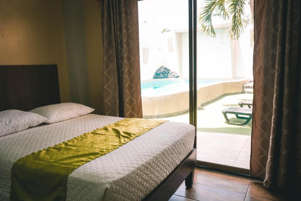 Hotel Manta Beach Madrigal 外观 照片