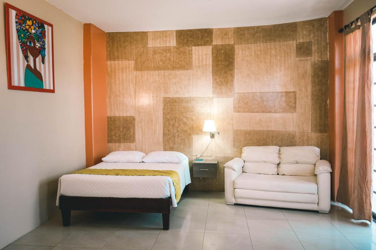 Hotel Manta Beach Madrigal 外观 照片