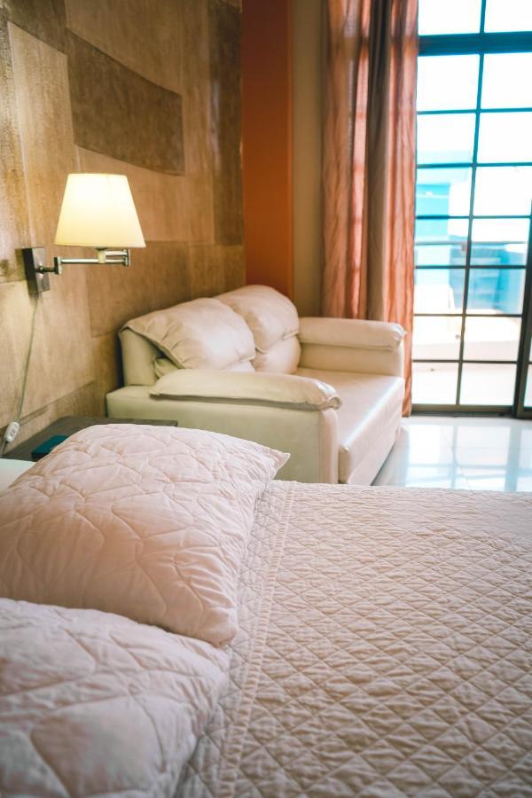 Hotel Manta Beach Madrigal 外观 照片