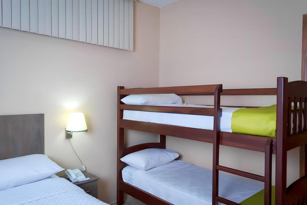 Hotel Manta Beach Madrigal 外观 照片