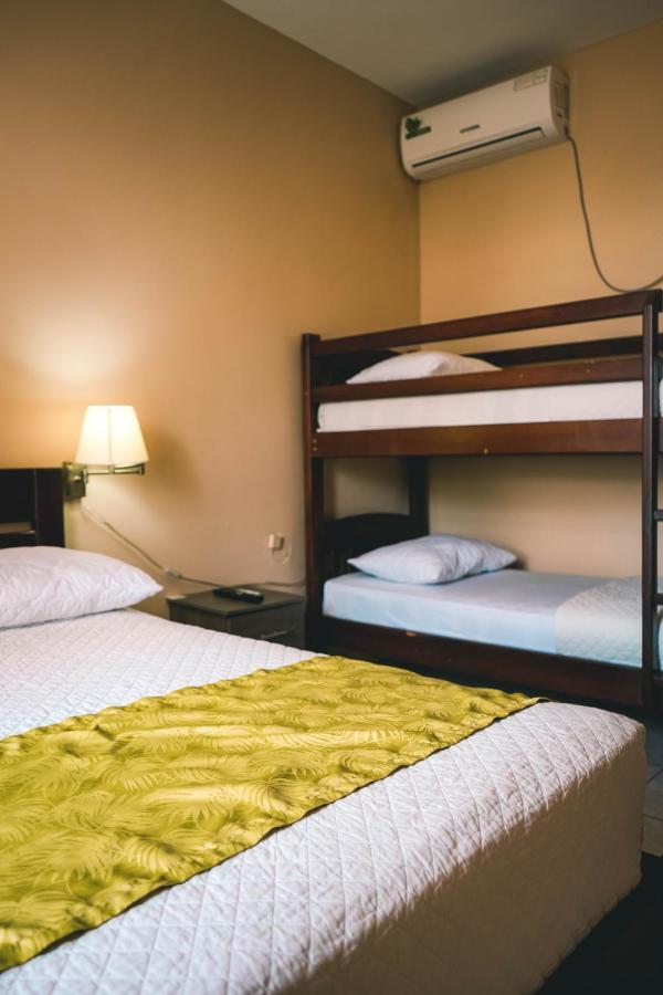 Hotel Manta Beach Madrigal 外观 照片