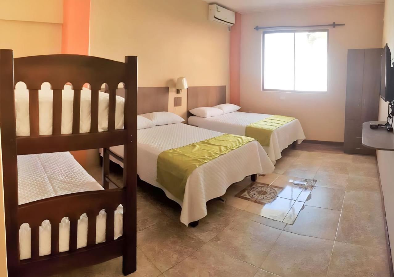 Hotel Manta Beach Madrigal 外观 照片
