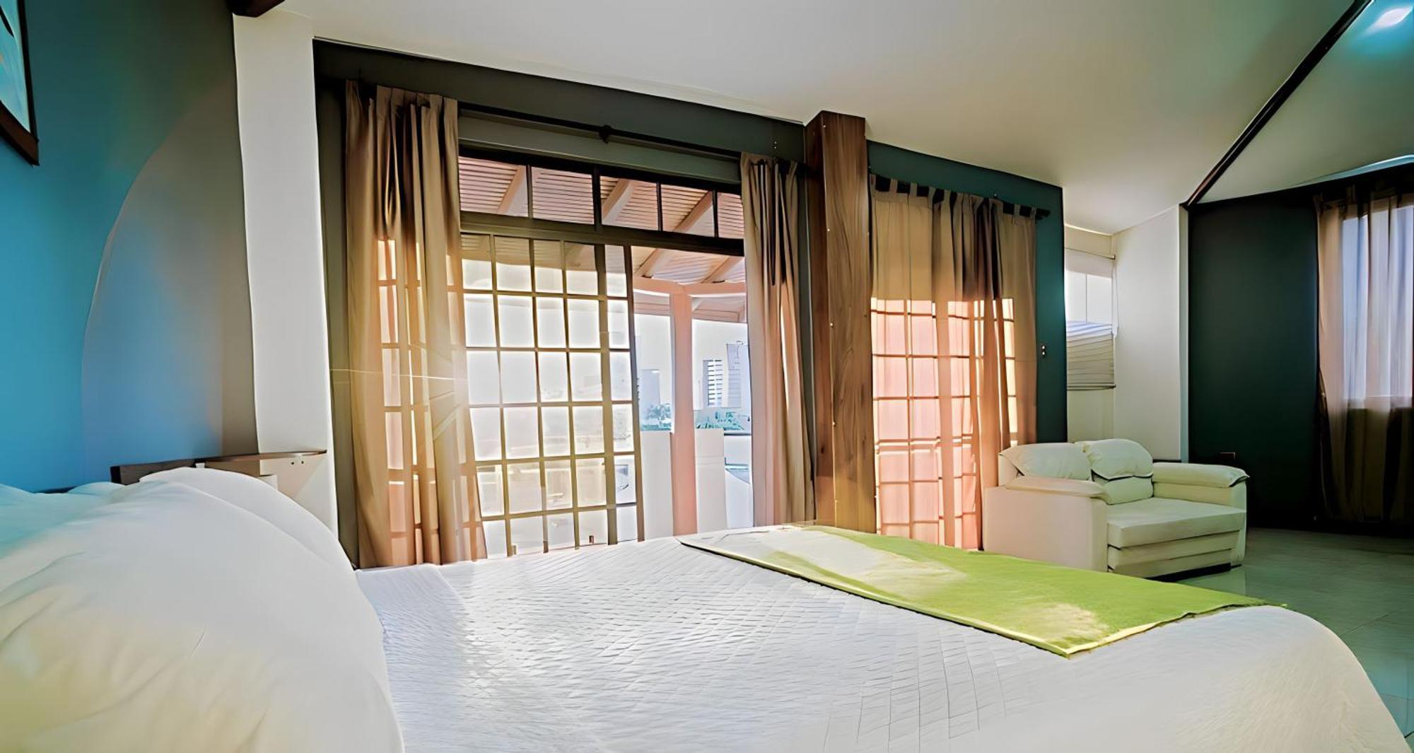 Hotel Manta Beach Madrigal 外观 照片