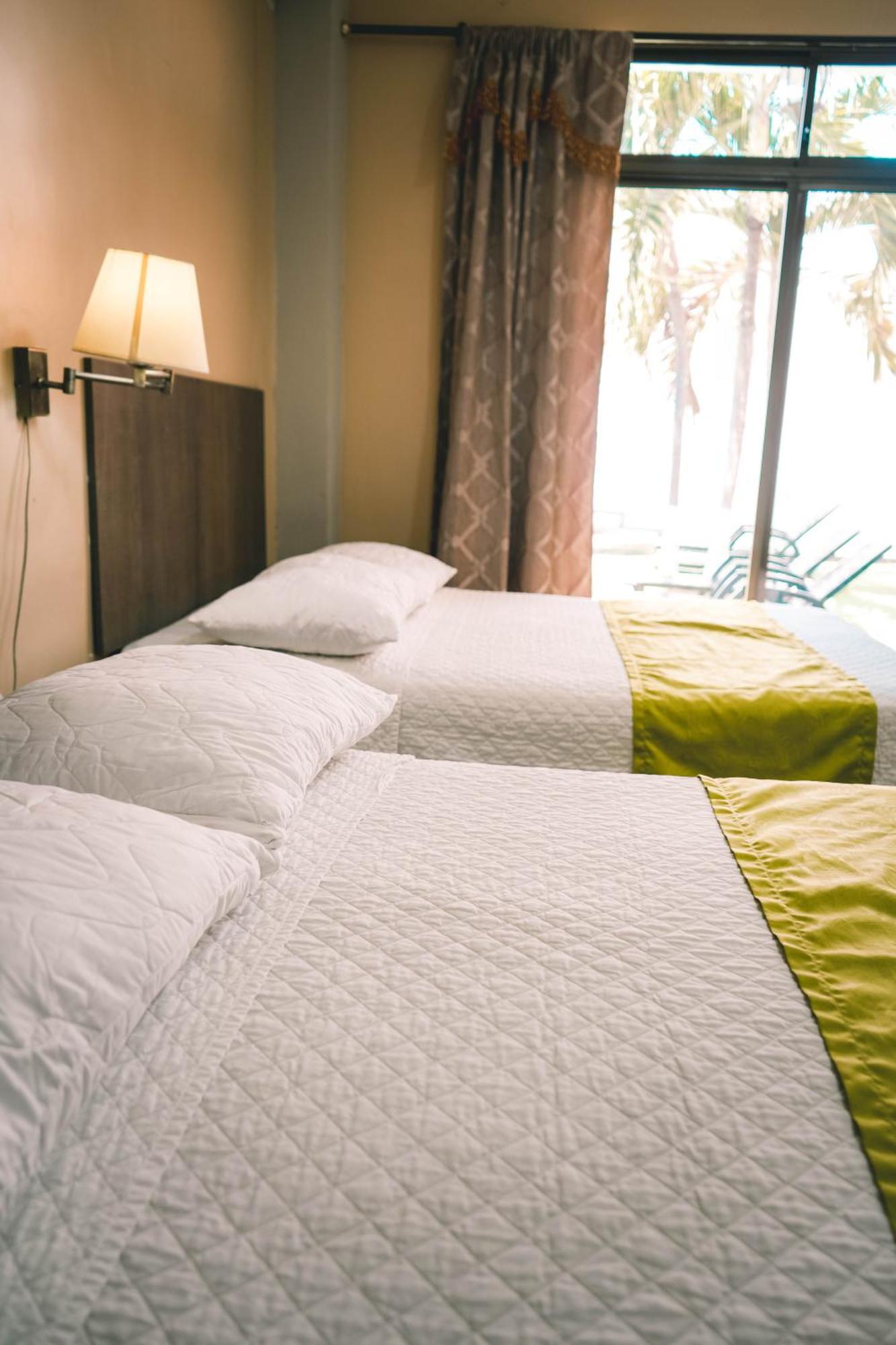 Hotel Manta Beach Madrigal 外观 照片