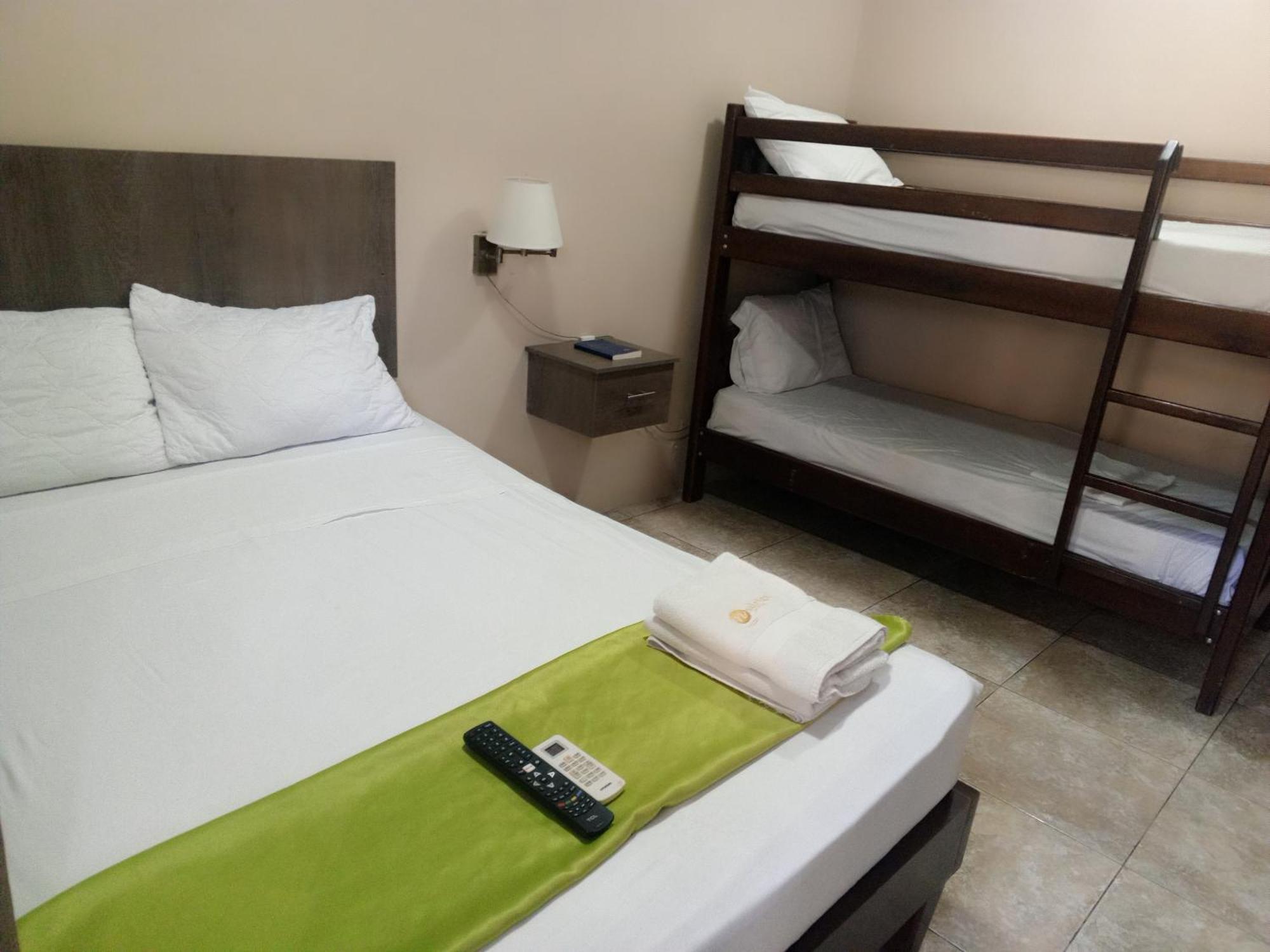 Hotel Manta Beach Madrigal 外观 照片